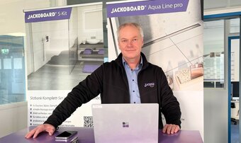 JACKOBOARD® Live-Webinare 2026: Barrierefreie Bäder schneller, leichter und sicherer realisieren JACKOBOARD® Live-Webinare 2026: Barrierefreie Bäder schneller, leichter und sicherer realisieren